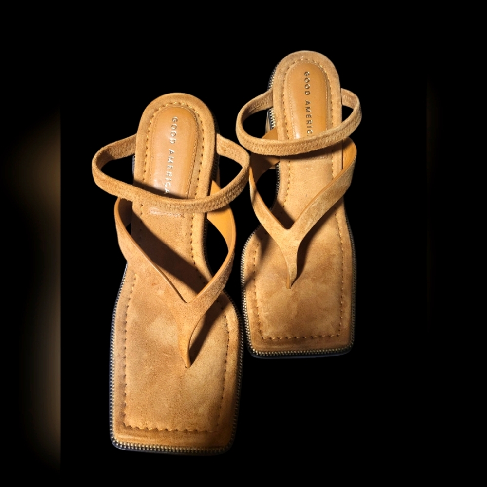 NWT- Good American  The Standout Square Toe Sandal.